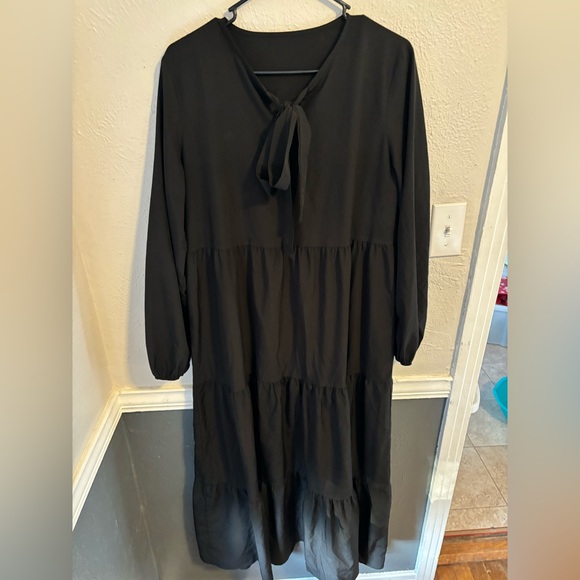 A Dress Up or Down Black Tie Dress! 🖤 - Picture 5 of 5